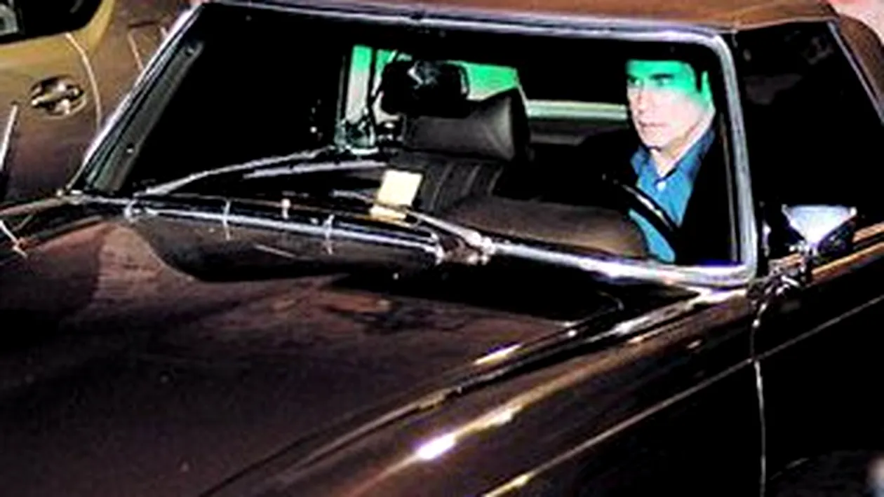 Hotii n-au avut mila pentru masina furata lui John Travolta. Dezmembrata si scoasa la vanzare