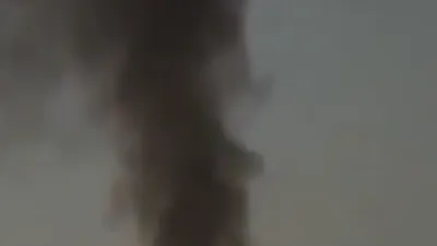 Coloană de fum observată în Dubai, după ce Emiratele spun că au interceptat rachete iraniene