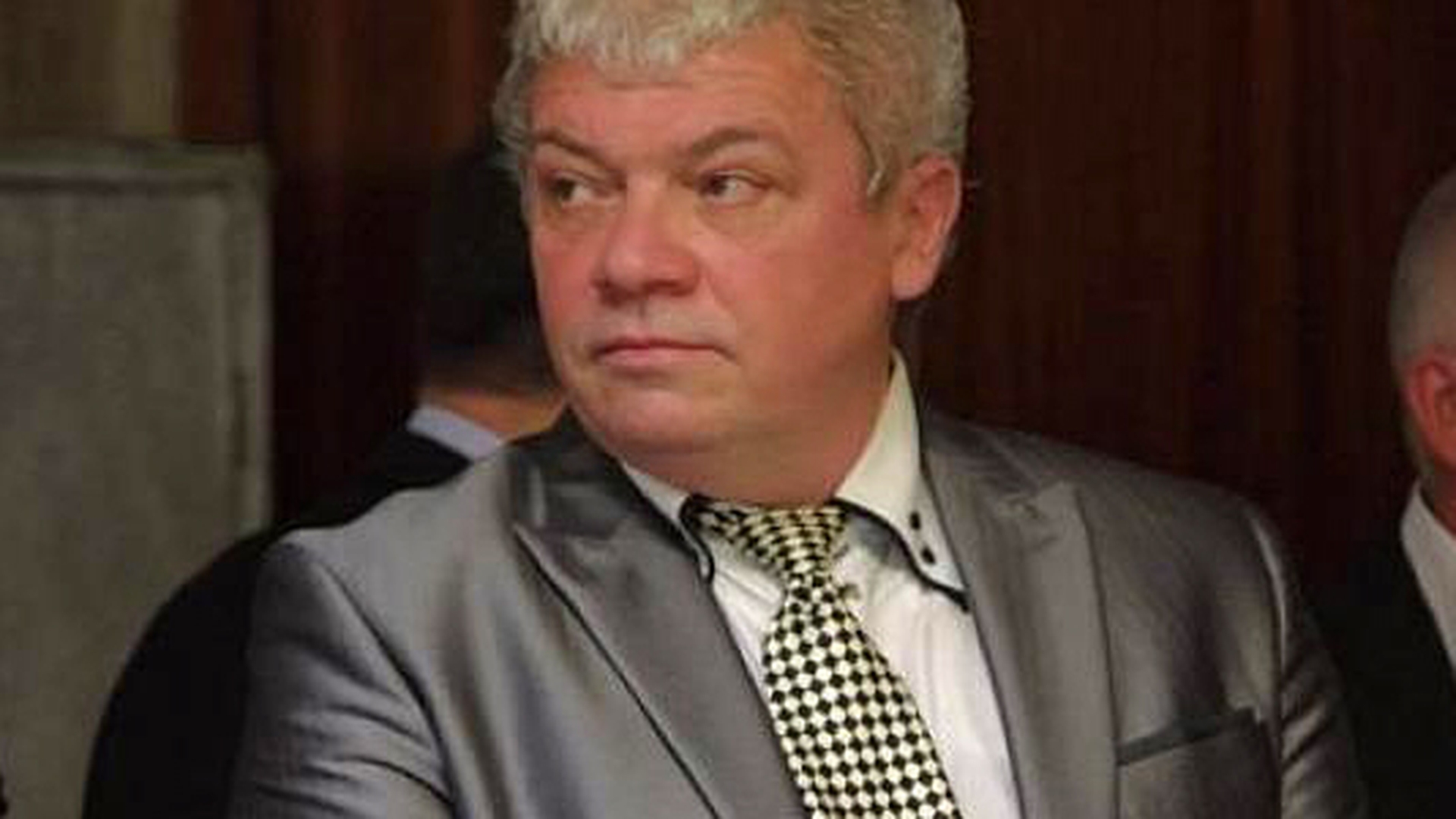 INCREDIBIL. Execuţie ISIS, făcută cu drujba de un politician român! 