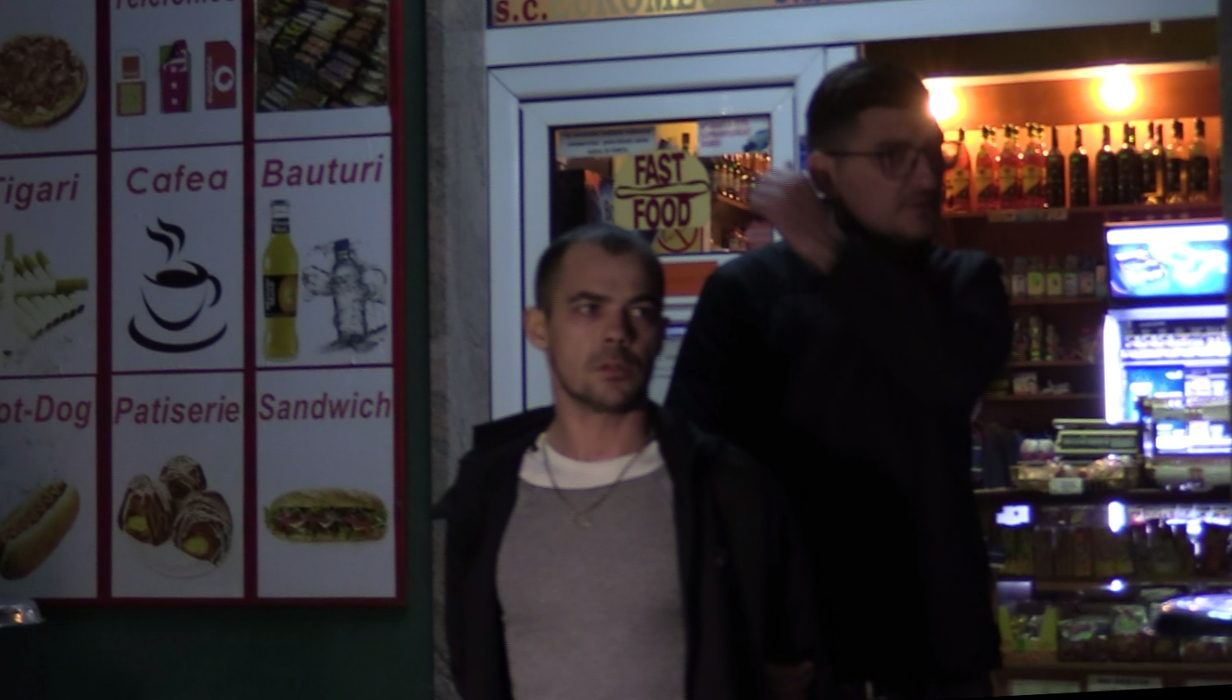 Atacatorul, adus de polițiști la reconstituire