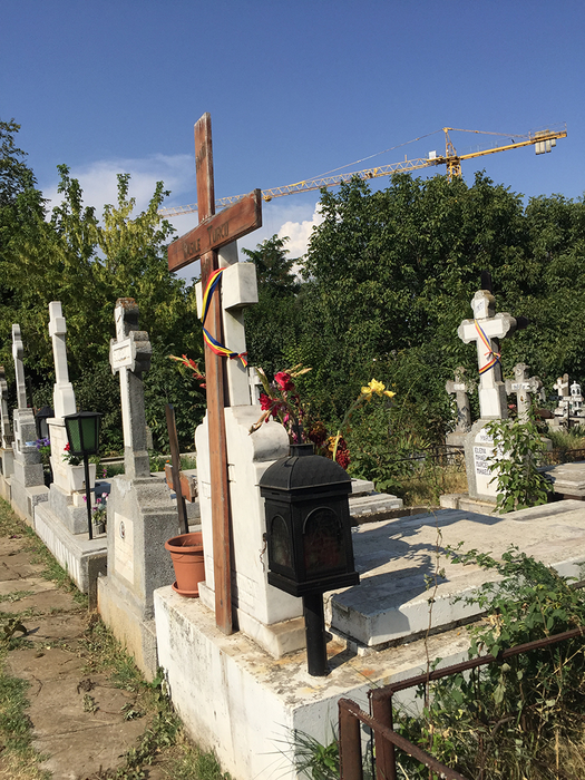 Mormântul lui Vasile Turcu este îngrijit săptămânal de Elena, soția lui