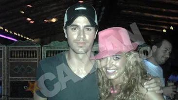 Adelina Pestritu: Am luat cina cu Enrique Iglesias!. Vezi aici cum l-a cunoscut fosta blonda pe celebrul cantaret