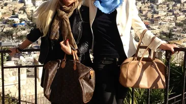 Vica a mers de mana cu Anda Adam la clinica din Israel sa-si programeze operatia la sani! Inainte, s-au rugat la Zidul Plangerii!