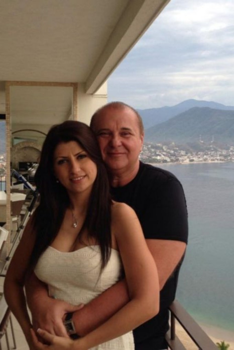 Cantareata de muzica populara Alina Radi a avut o relatie cu milionarul Nick Radoi, care locuieste in America