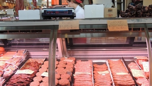 Produse expirate și reetichetate într-o carmangerie din Cluj. Protecția Consumatorului s-a sesizat în urma unor reclamații apărute în spațiul public