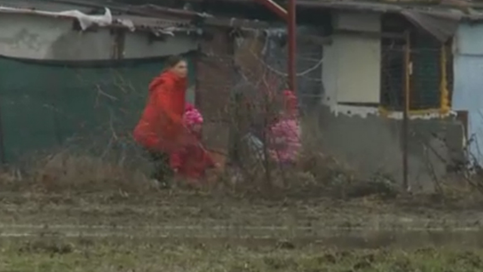 Ti se rupe inima cand te uiti la aceste suflete! O familie cu 5 copii traieste in conditii de neimaginat, in apropiere de Capitala