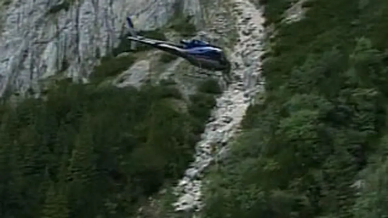 Vezi aici primele imagini filmate in locul unde s-a prabusit elicopterul!