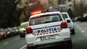 O femeie a fost împușcată în cap, din greșeală, în timpul unei urmăriri