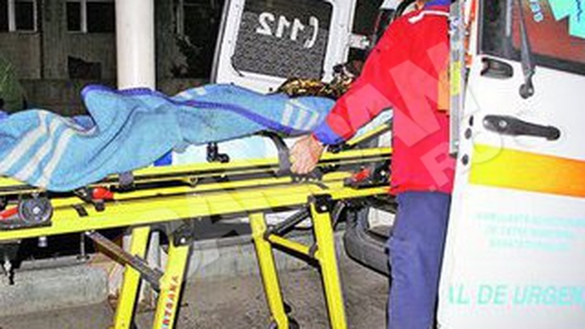 Doua surori au incercat sa stinga flacarile cu mainile lor. Au luat foc incercand sa-si salveze mama