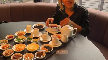 Amna bea un ceai-minune din 20 de ingrediente! Vrea sa aibă o voce perfectă pentru turneul din America Latină!