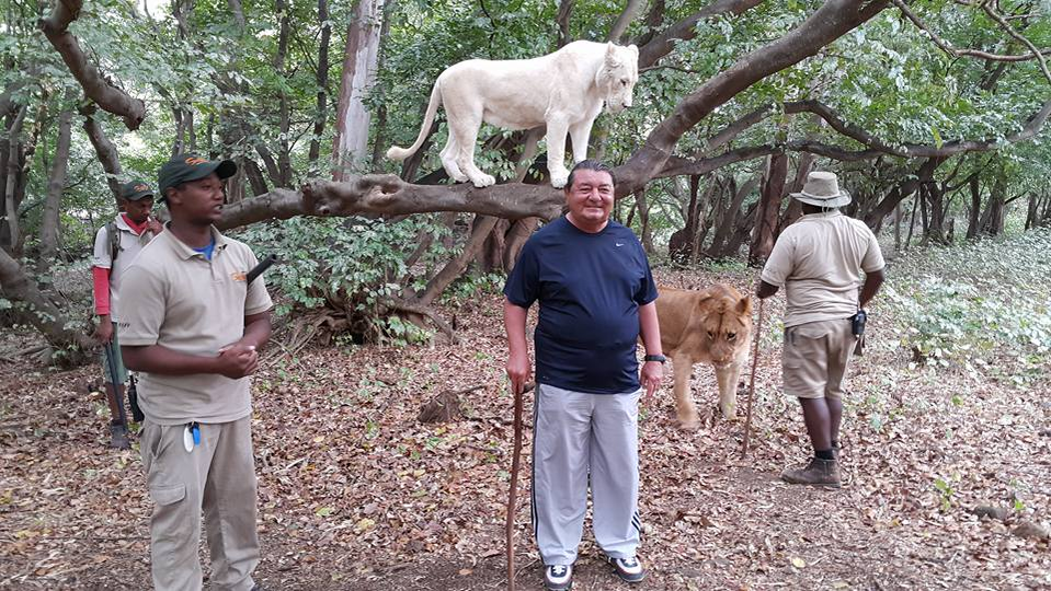 Titu Tudosie, printre lei
