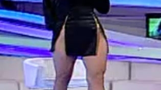 Au sau n-au chiloti? Vezi secretul cel mai bine pazit dintre picioarele divelor care starnesc controverse in rochii transparente