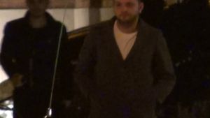 Mihai Morar e insurat dar se poarta ca un... burlac! Casatorit de 7 ani, si-a lasat sotia acasa ca sa-si petreaca noaptea in club!