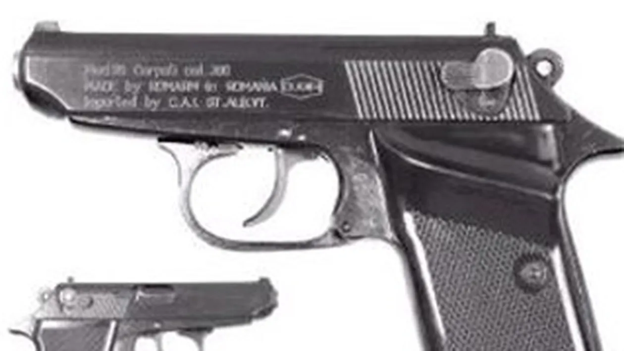 Politist pradat de hoti! I-au luat pistolul si cartusele din casa!