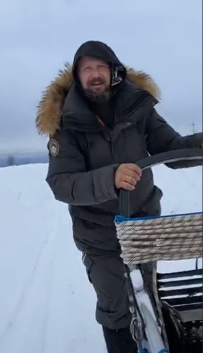 Laurent a adus câini din Groenlanda ca să tragă sania prin Maramureș