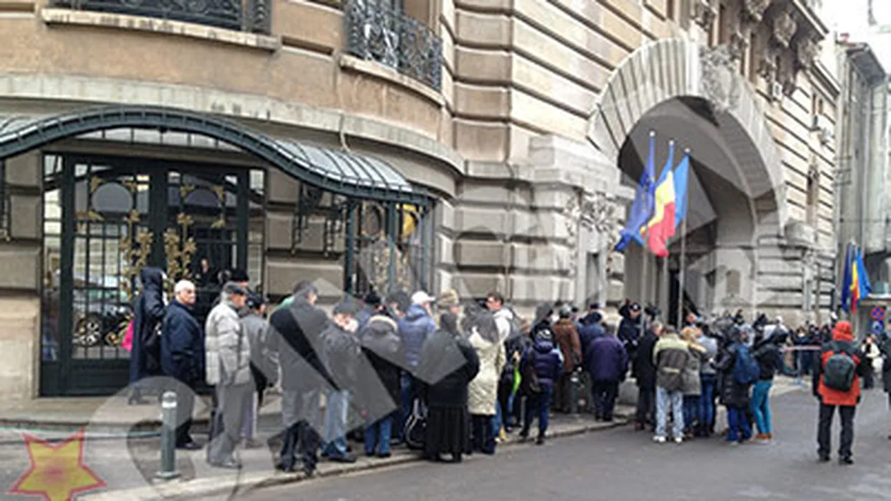 Oamenii sunt revoltaţi: Sicriul lui Sergiu Nicolaescu este sigilat!Uite cine a venit să-şi ia rămas bun de la regizor! LIVE TEXT