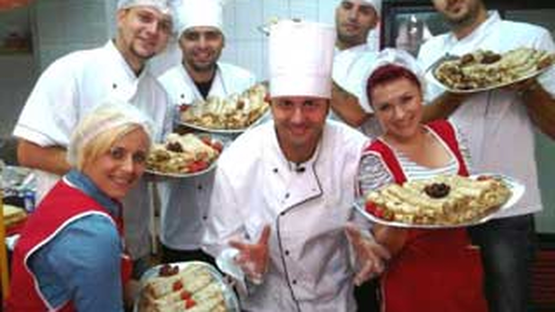 Poftele viitoarei mamici de tripleti! Cadou de la Maruta pentru Nicoleta Luciu: 500 de clatite!