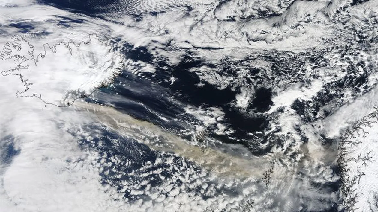 Eruptia vulcanica din Islanda paralizeaza traficul aerian european: peste 20.000 de curse internationale au fost anulate!