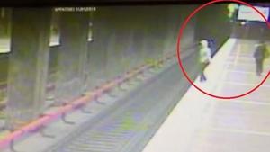 Poliția nu a aflat încă identitatea femeii care s-a sinucis în stația de metrou Apărătorii Patriei