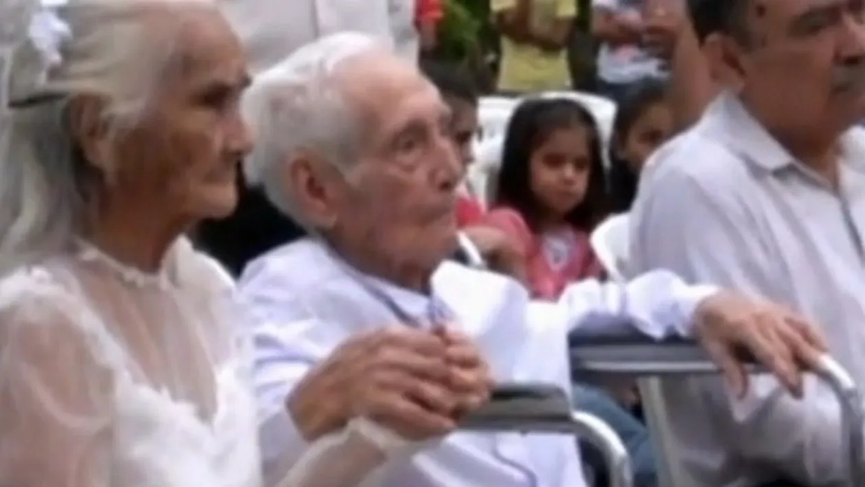 Pentru toti cei care nu mai cred in DRAGOSTE ADEVARATA! S-au casatorit dupa 80 de ani si au impreuna peste 100 de urmasi