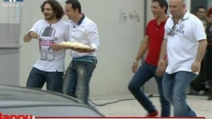 VIDEO Cei trei jurati de la MasterChef s-au razbunat crunt pe Catalin Maruta! Vezi in ce hal a ajuns masina lui dupa emisiunea de ieri
