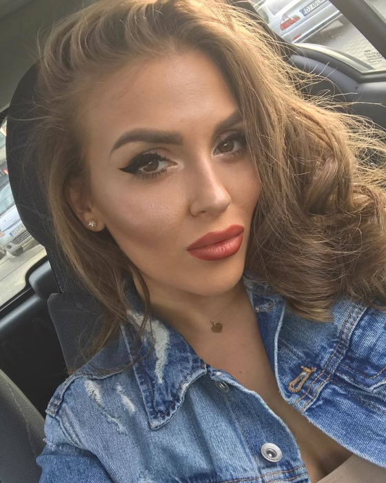FOTO / Oana Radu şi-a părăsit iubitul ca să se dedice mai mult carierei: „Cred că atunci când iubeşti pe cineva, îl susţii în ceea ce face”