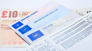 Un bărbat a condus, timp de 70 de ani, fără permis. Ce reacție au avut polițiștii, când l-au oprit în trafic