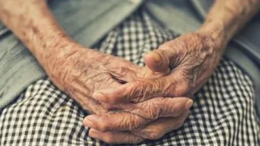 Situație halucinantă în Bihor. O femeie de 76 de ani a „înviat”, după ce a fost așezată în sicriu