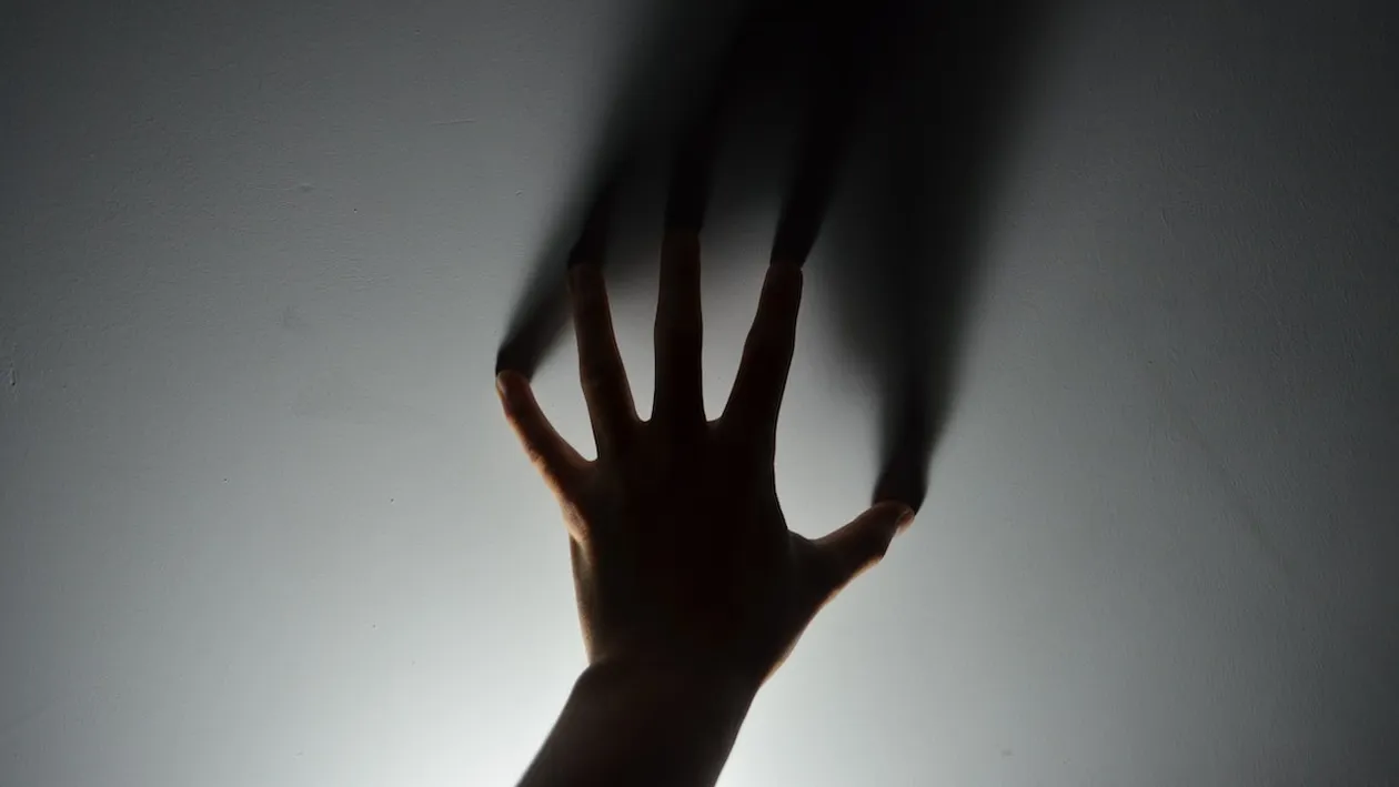 I-a stat inima în loc! Descoperirea ireală pe care a făcut-o o femeie, după ce s-a mutat în casă nouă. A sesizat că un perete era „cald”: „Sunt speriată de moarte”