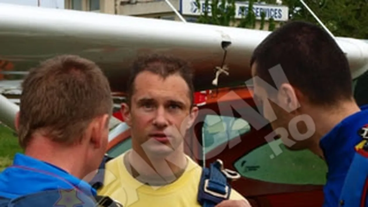 Culturistul orb Cedric Moutarde a sarit cu parasuta la Tuzla