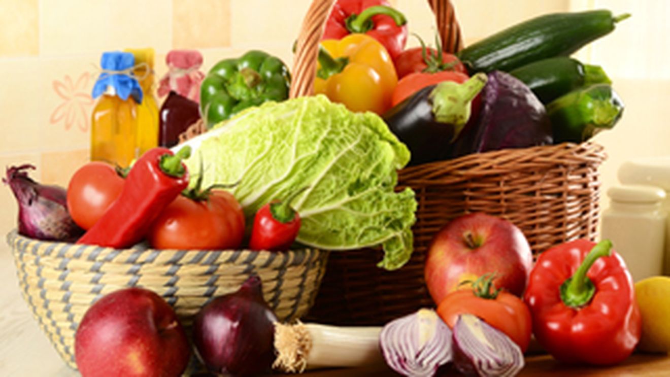 Uite lista celor mai toxice legume si fructe! Vezi cum le poti curata de pesticide