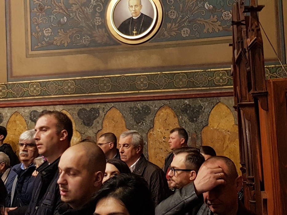 Călin Popescu Tăriceanu, la slujba de Înviere de la Catedrala Sf.Iosif. Ce mesaj a transmis președintele Senatului