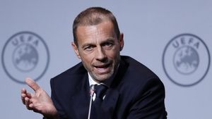 UEFA ia în calcul reluarea campionatelor fără spectatori!