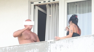 Episodul "Balconul" a fost dat uitării. Milionarul şi frumoasa lui soţie au petrecut la Untold