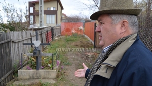 O razbunare made in Romania! Un preot a ingropat o sinucigasa in curtea unui barbat despre care spune ca i-a furat pamantul!