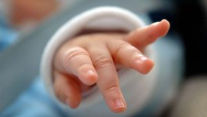 Momente de coșmar pentru un cuplu de români stabilit în Spania! Bebelușul lor a dispărut împreună cu unchiul său