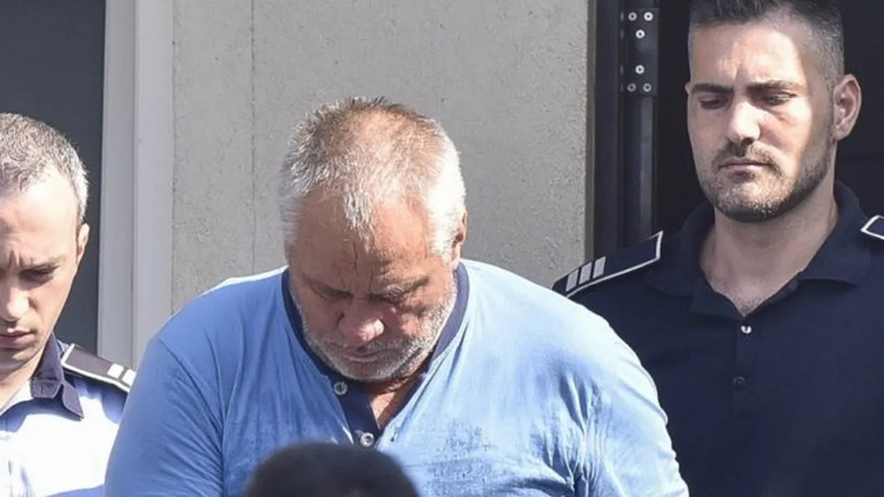 Noi probe în cazul crimelor din Caracal, căutate într-un lan de floarea soarelui din localitate