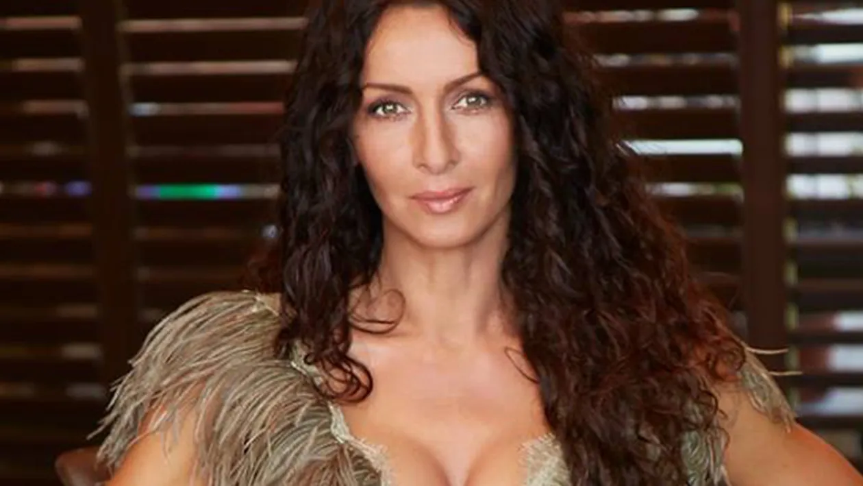 Paine cu…N-o sa ghicesti niciodata ce mananca Mihaela Radulescu pe un iaht de lux. Pozele au fost facute publice