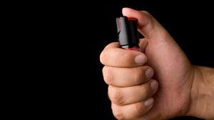 Bărbat din Tulcea, atacat cu spray lacrimogen de fosta iubită! A sunat, disperat, la 112