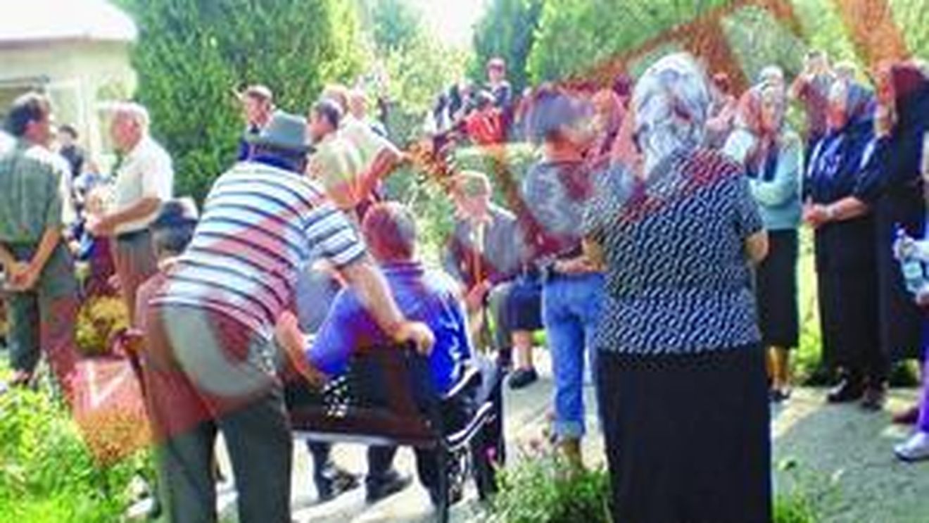 Blestemat la inmormantare