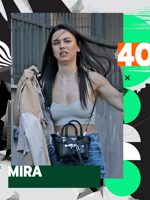 Top 50 dive cu “butonașii” la înaintare. Cine “înțeapă” mai puternic dintre Bianca Drăgușanu, Antonia sau Delia?