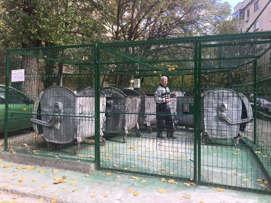 Gunoiul, protejat mai ceva ca un seif
