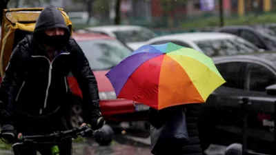 HARTĂ Cod galben de ploi torențiale în 14 județe. Zonele vizate de avertizare