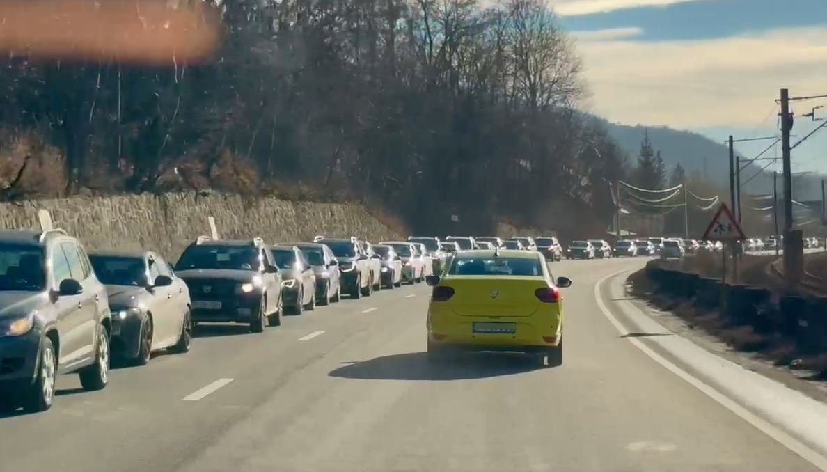 Coloana de mașini pe Valea Prahovei