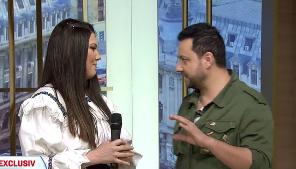 Paula a venit în platoul emisiunii, îmbrăcată în costumul popular maramureşean.