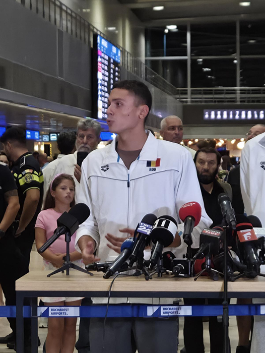David Popovici s-a întors în România! Primele declarații după ce a câștigat două medalii de aur: ”Simți tensiunea din aer”