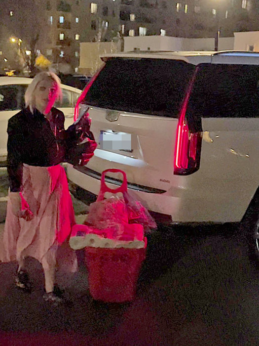 Cadillac-ul Escalade al lui Tzancă, de 120.000 de euro, i-a dat șah mat Lambadei, blondina nereușind să-i deschidă portbagajul (Foto: CANCAN.RO)