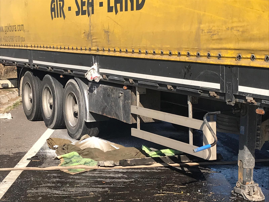 Accident grav în Giurgiu. Coliziune între un autoturism și un TIR care transporta azotat de amoniu. Pericol de explozie