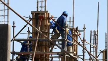 Un muncitor s-a prăbușit de la 18 metri, împreună cu schela pe care lucra, pe un șantier din Brașov