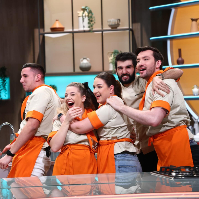 Panică în platoul Chefi la Cuțite, de la Antena 1! I s-a făcut rău înainte de battle, iar medicii au intervenit de urgență